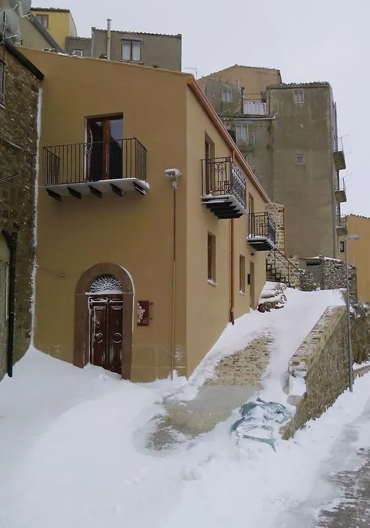 Hotel Porta Baciamano Geraci Siculo Pensión